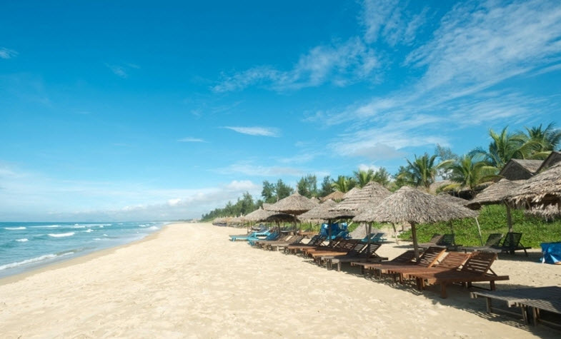 How's the weather in Vietnam during August?
