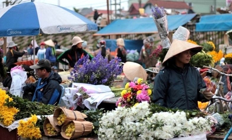 Flower market in Hanoi