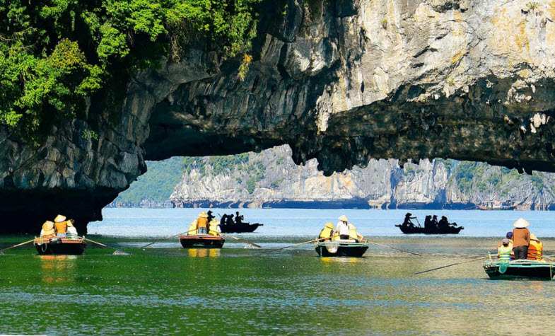 Caves in Ha Long Bay - Luon cave