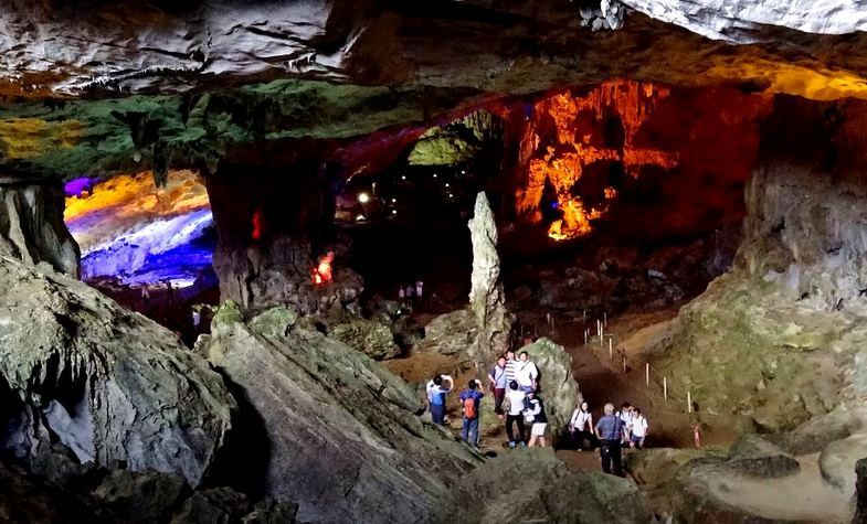 Caves in Ha Long Bay - Sung Sot cave